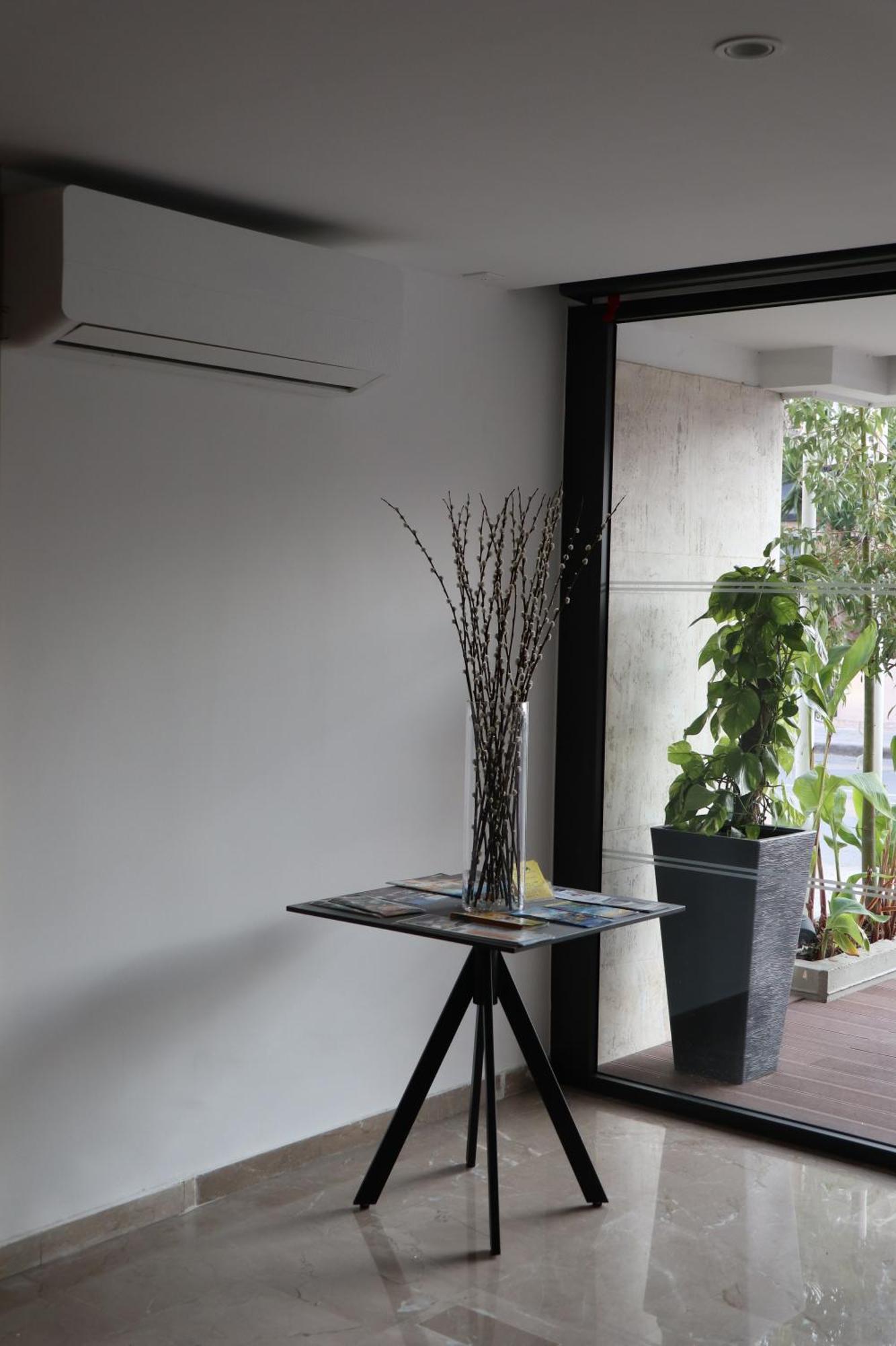 Sunflower Hotel Apartments Larnaca Dış mekan fotoğraf