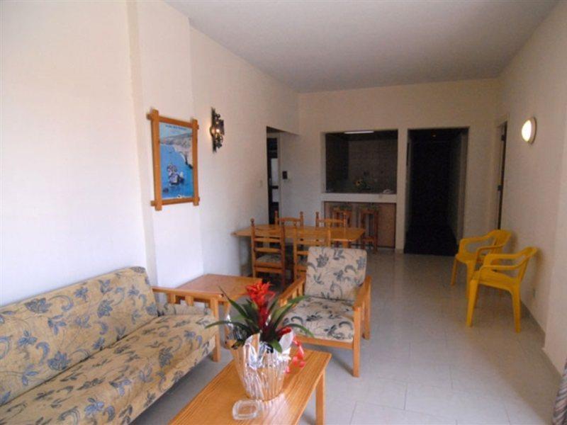 Sunflower Hotel Apartments Larnaca Dış mekan fotoğraf