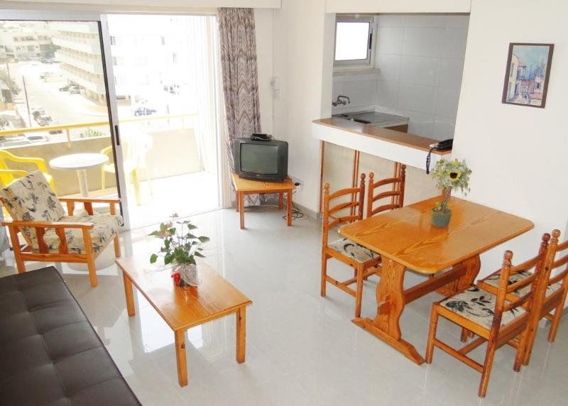 Sunflower Hotel Apartments Larnaca Dış mekan fotoğraf
