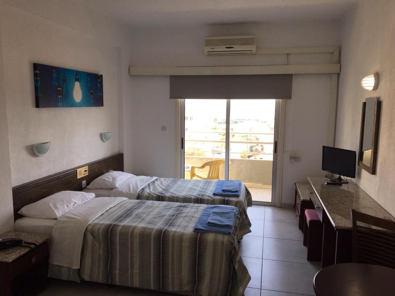 Sunflower Hotel Apartments Larnaca Dış mekan fotoğraf